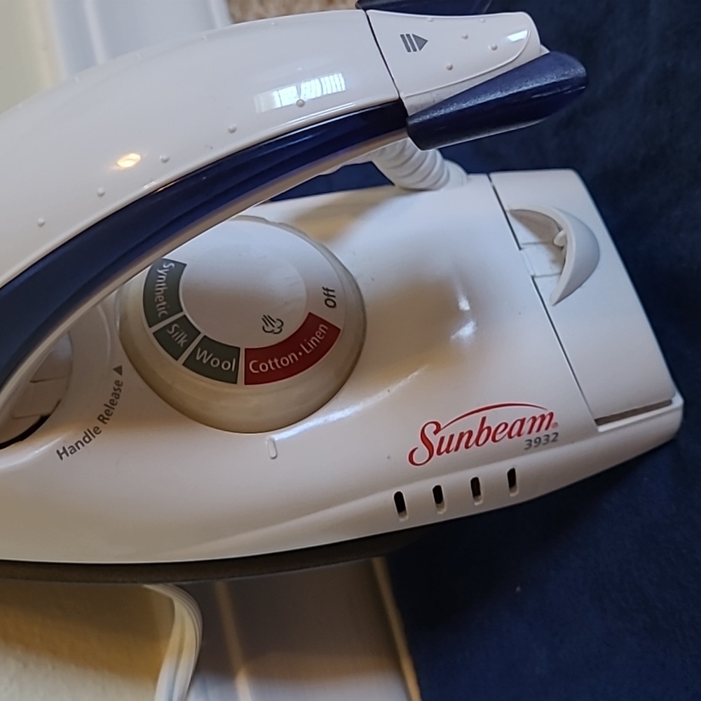 Sunbeam Travel Iron Model # 3932 - Picture 2 of 5